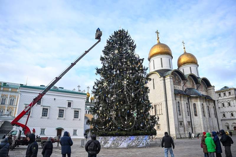 Самые большие новогодние елки в мире: Бразилия, Испания, США, Германия и Россия