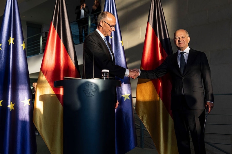 "Справился" всего за полгода: Мерц опередил Шольца по непопулярности