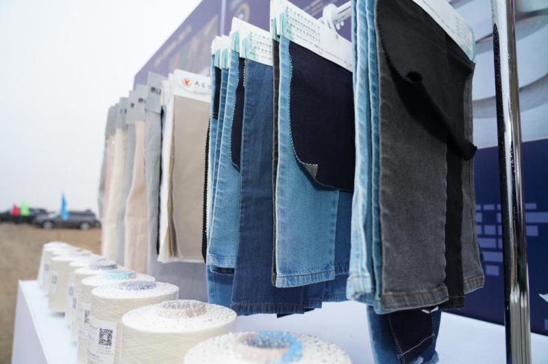 В Туркестане заложили капсулу будущего завода по выпуску джинсовой ткани