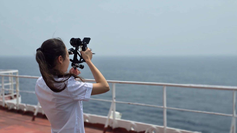 Жительница Актау прокладывает курс гигантских танкеров: история Полины Бектемировой