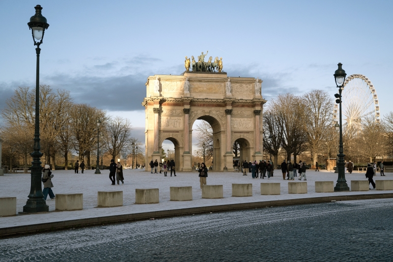 Францию подморозило: Снег и гололед в Париже, а также во многих других районах страны