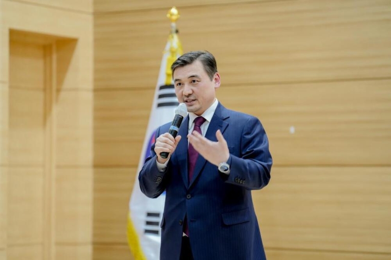 Казахстанские дипломаты провели ряд встреч