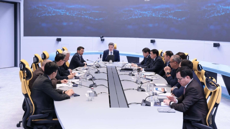 Премьер обсудил с экспертами вопросы развития экономики