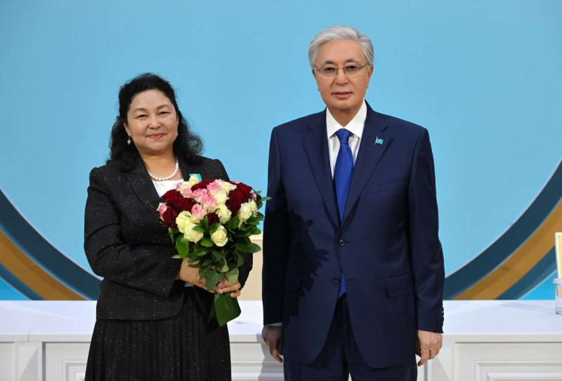 Президент вручил госнаграды ряду казахстанцев