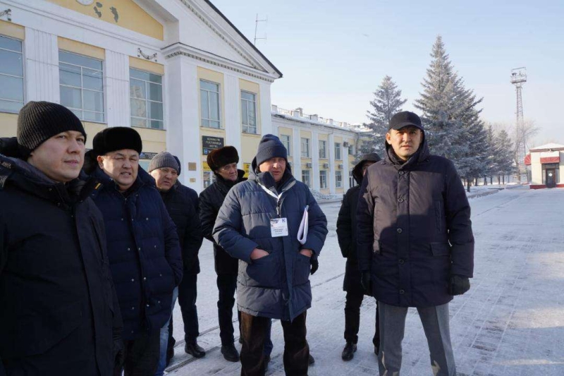 Вице-министр транспорта проверил ход обновления старого ж/д вокзала Астана-1