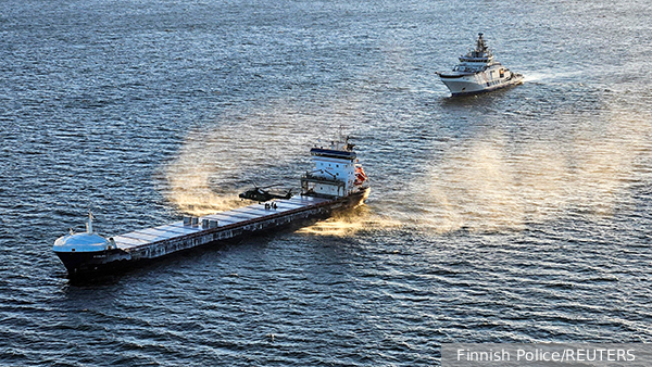 Вышедшее из России судно используют для устрашения финского населения